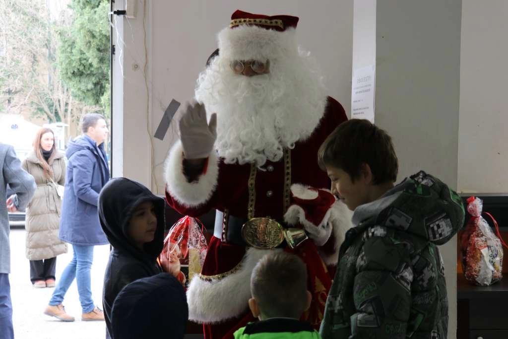 Adventsko druženje u Pučkoj kuhinji Mostar: Pomoć korisnicima i blagdanski darovi